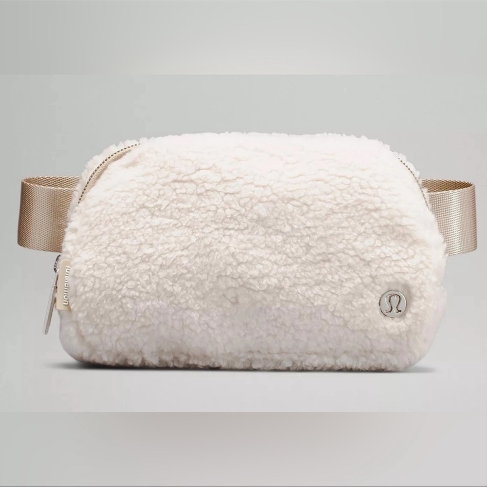 Lululemon everywhere belt bag Sherpa